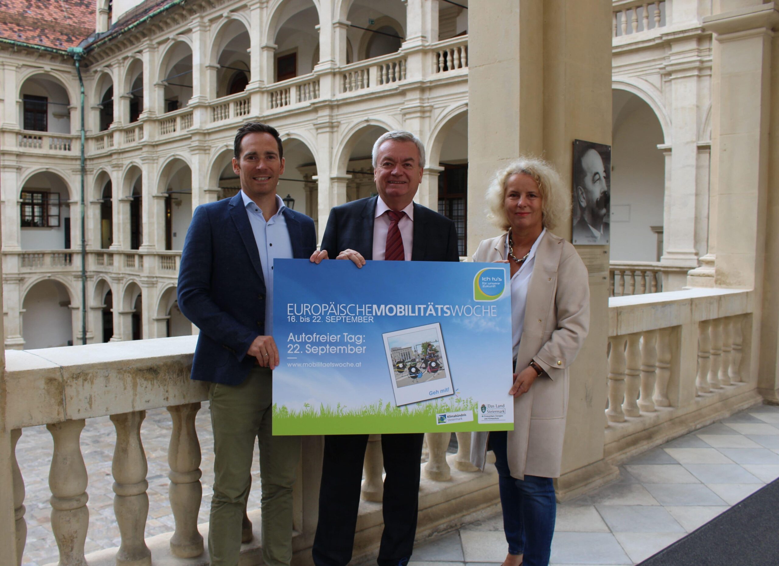 Friedrich Hofer, Klimabündnis Steiermark gemeinsam mit Landesrat Anton Lang und Andrea Gössinger-Wieser, Klimaschutzkoordinatorin Land Steiermark machen sich für die Europäische Mobilitätswoche stark.