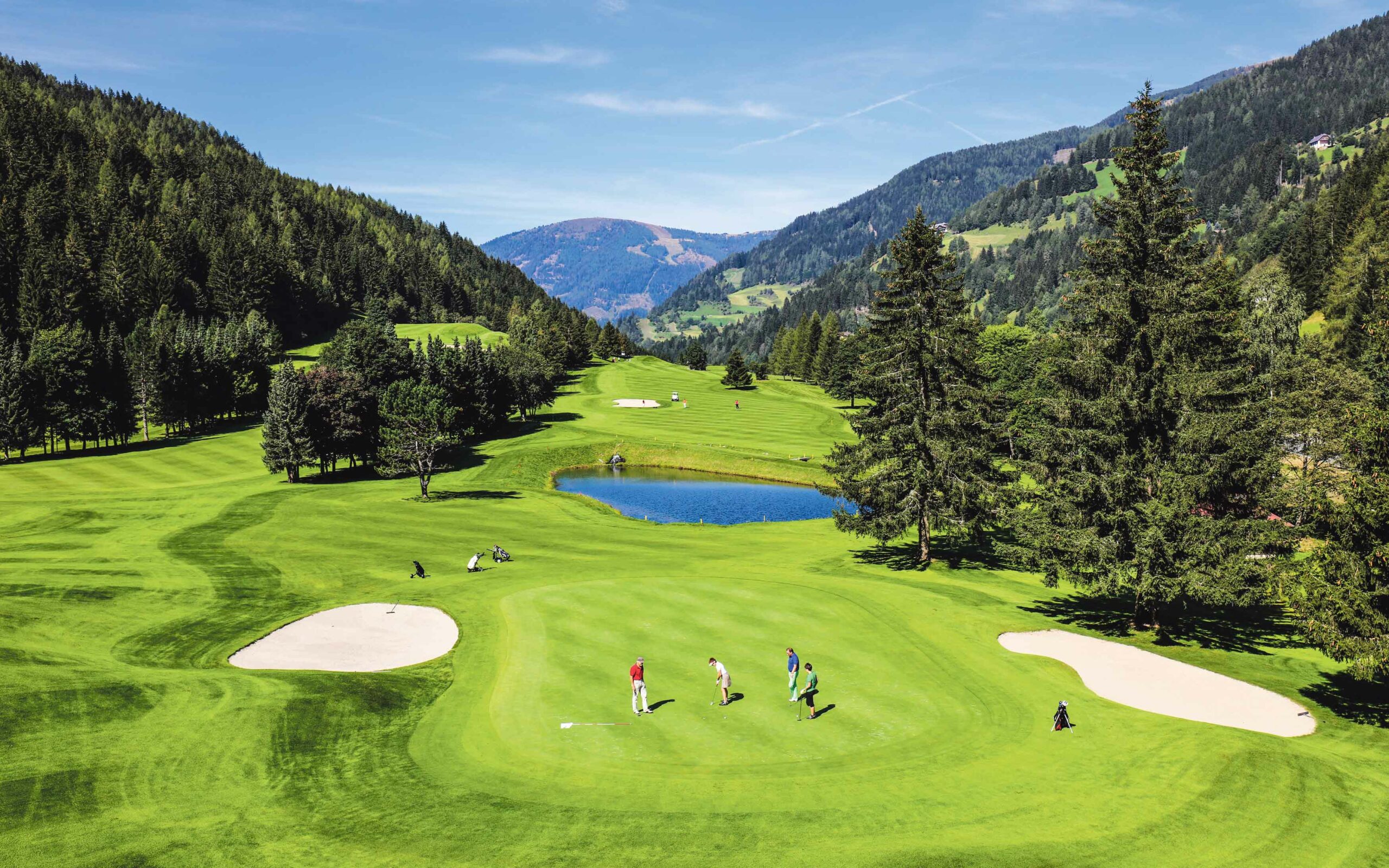 Kärnten hat einige der schönsten Golfplätze Europas zu bieten – auch sonst steht die Tourismusregion hoch im Kurs.