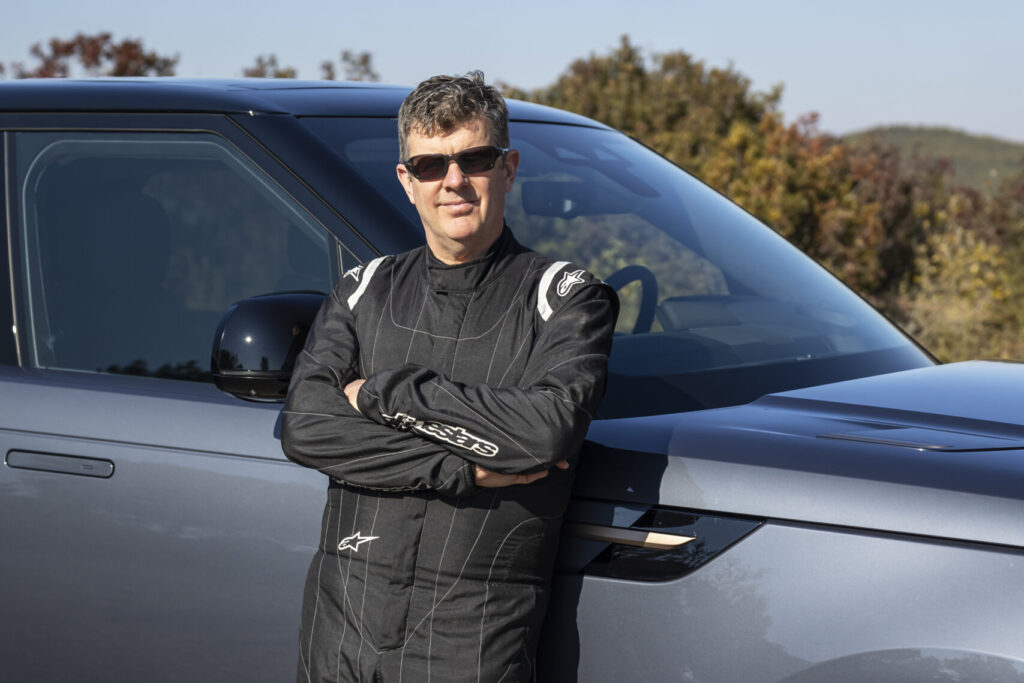 Mark Higgins ist hauptberuflich James Bond Stuntfahrer. Für heute ist er unser Range Rover Guide.