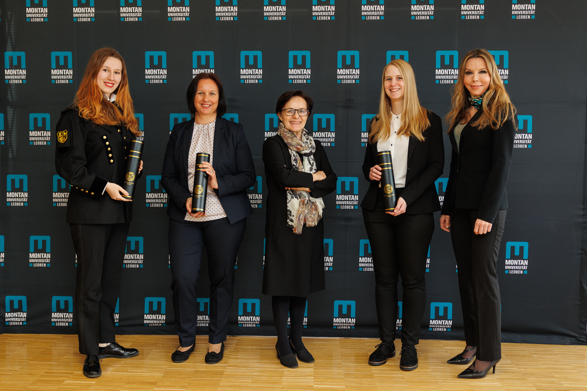 Bei der Wissenschaftspreis-Verleihung v.l.: Dipl.-Ing. Johanna Byloff, Priv.-Doz. Dr. Nina Schalk, Vizerektorin Dr. Martha Mühlburger, Dipl.-Ing. Gloria Graf, Dr. Eva Wegerer. Credit: Montanuniversität Leoben.