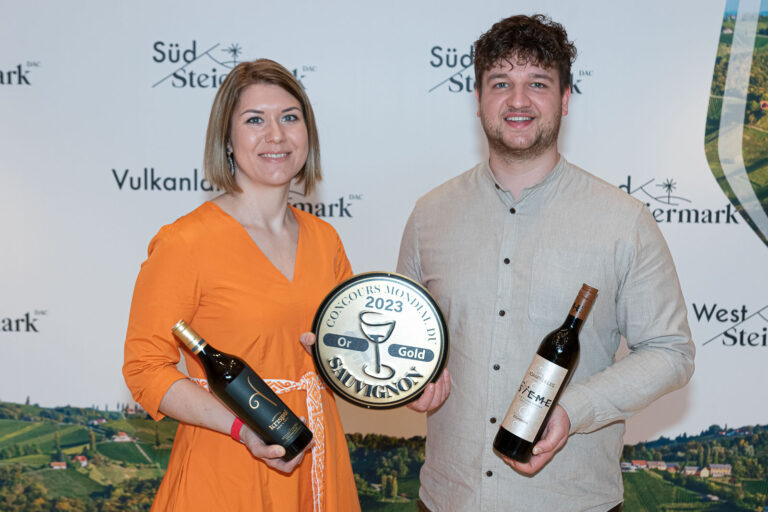 Julia Krispel vom Weingut Krispel und Florian Lieleg vom Weingut Adam-Lieleg. Fotocredit: Wein Steiermark/ Fotokuchl Johannes Polt.