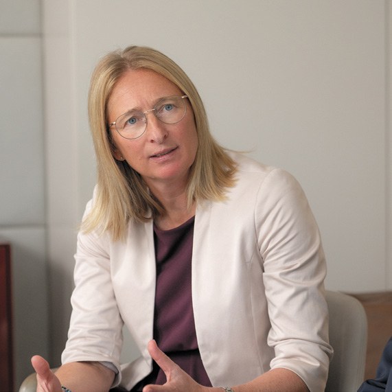 Karin Eckhart, Steuerberaterin und Partnerin bei Deloitte, im Gespräch
