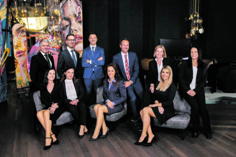 Das Team der Schoellerbank Graz mit Standortleiter Philipp Boruta